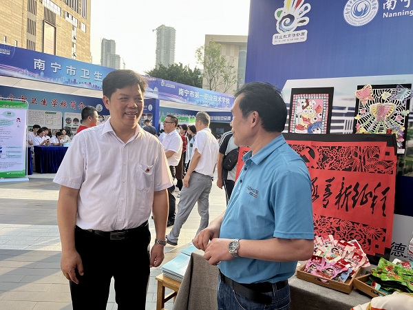 督察组领导视察.jpg