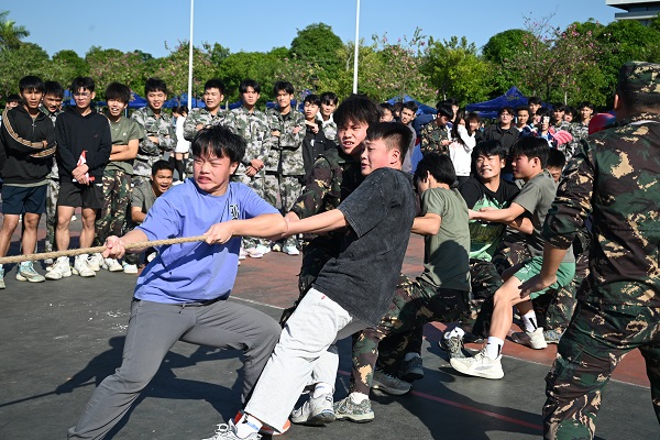 男子拔河2.jpg