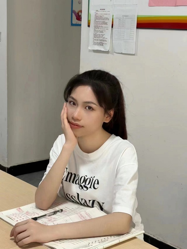 韦富丽.jpg