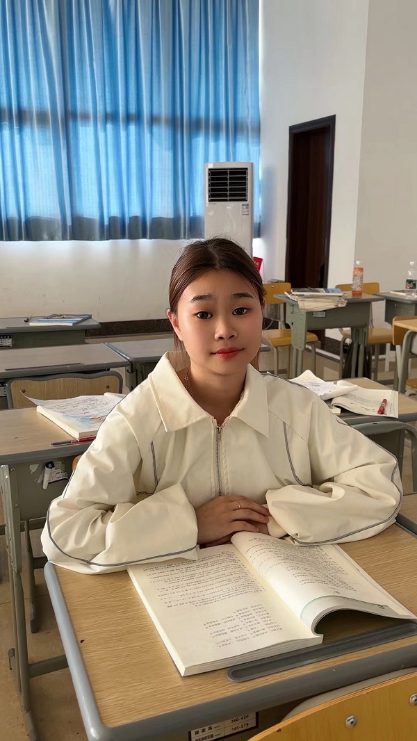 陈丽丹.jpg