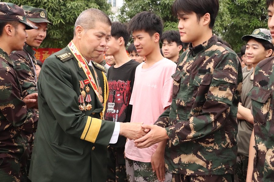 以梦为马   不负韶华——南宁市中南理工职业技术学校举办战斗英雄先进事迹报告会