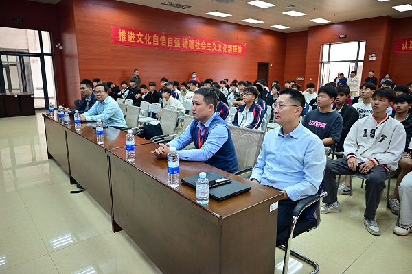 南宁市中南理工职业技术学校与南宁职业技术学院联合开展新能源汽车专业技术培训