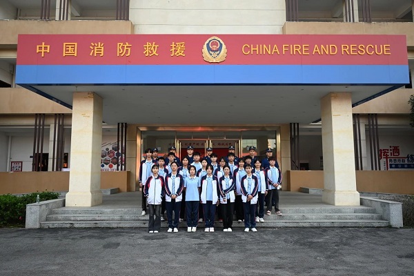 “参观消防站 安全伴我行”—— 南宁市中南理工职业技术学校团委开展主题团日教育实践活动